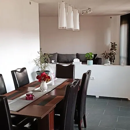 Prostorny Apartman V Chko Krivoklatsko 아파트 Městečko